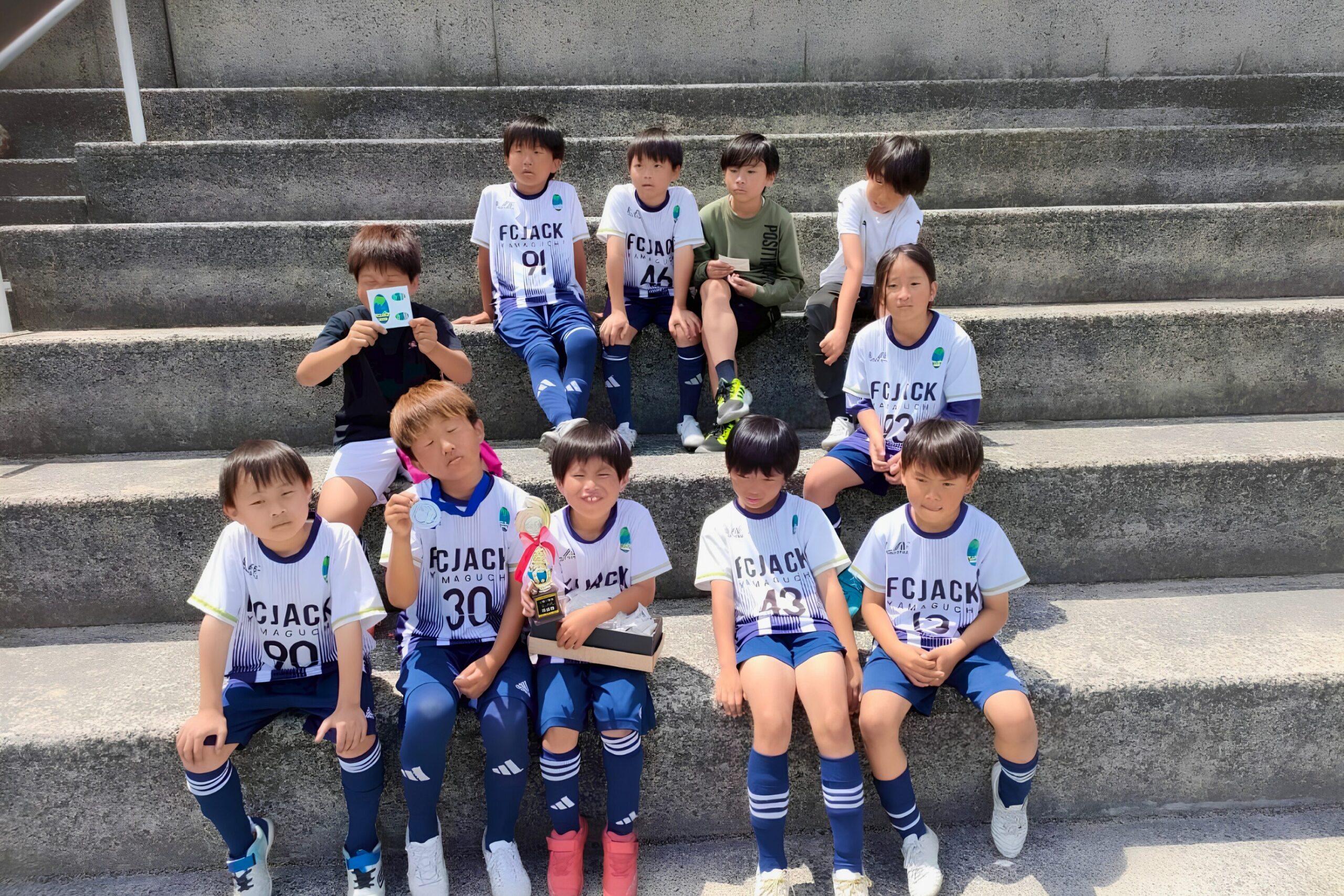 カップ戦優勝の記念写真